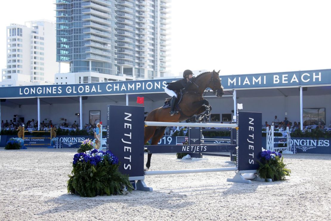 Jennifer Gates, daughter of Bill, was in action on the sand of Miami Beach.