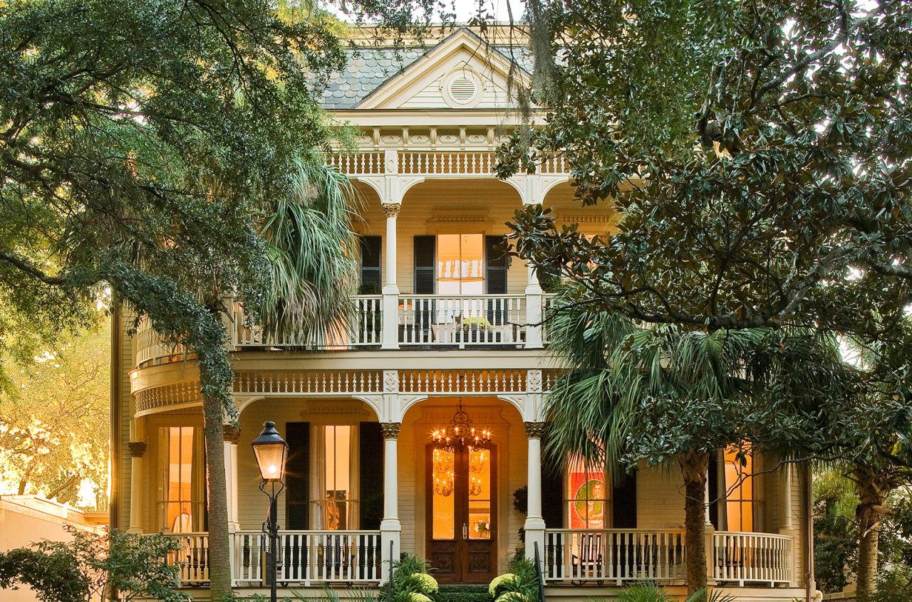 Built in 1883, Magnolia Hall is now a guest house for the Savannah College of Art and Design (SCAD). Previously, it was home to Pulitzer Prize-winners John Berendt and Conrad Aiken.