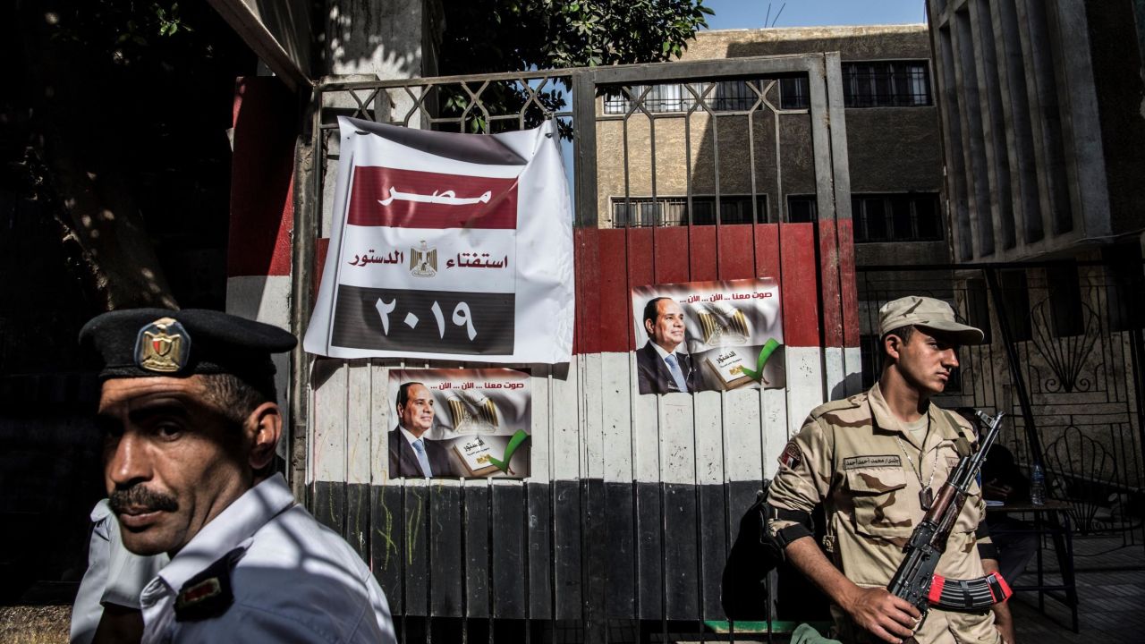 An Egyptian soldier and a policeman stand guard at a polling station in Cairo.