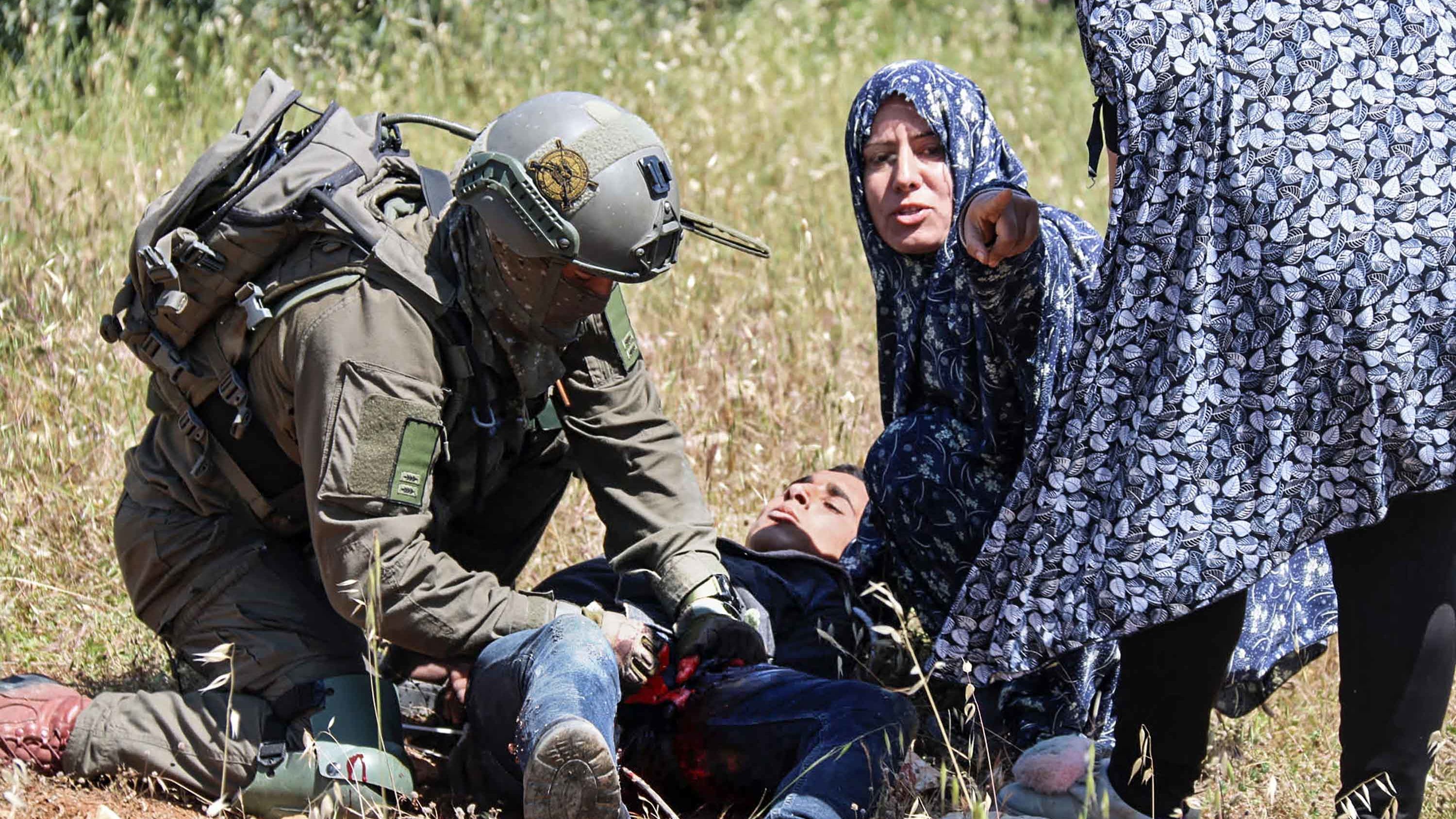 Israeli Soldiers Shoot Blindfolded Handcuffed Palestinian As He Tried To Flee Cnn 4633