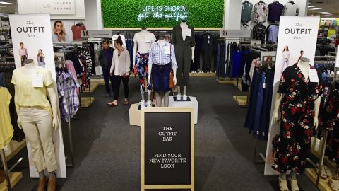 Kohl's is testing new outfit bars near the entrance of 50 stores in Philadelphia and Chicago in a play for Millennial shoppers.