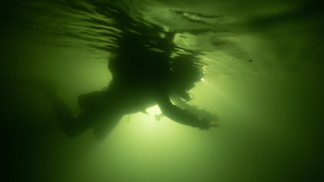 During the mission, divers were able to reach a depth of about 78 meters while diving on air (oxygen and nitrogen).