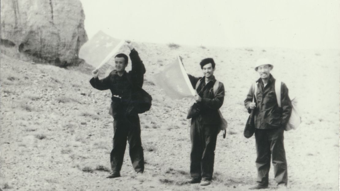 After trekking 508 days, the trio arrived at Jiayu Pass in 1985. 