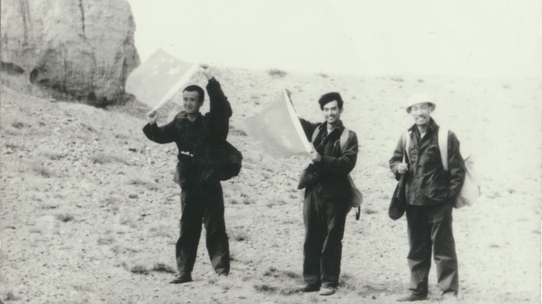 After trekking 508 days, the trio arrived at Jiayu Pass in 1985.