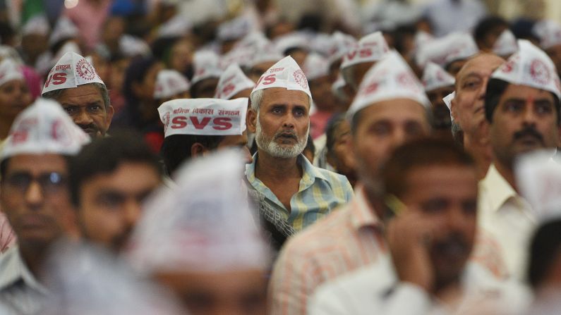 <strong>New Delhi:</strong> Laborers and employees listen to speeches on May Day 2018. People in Delhi who attend these rallies are a dedicated lot as May is typically the hottest month of the year here.