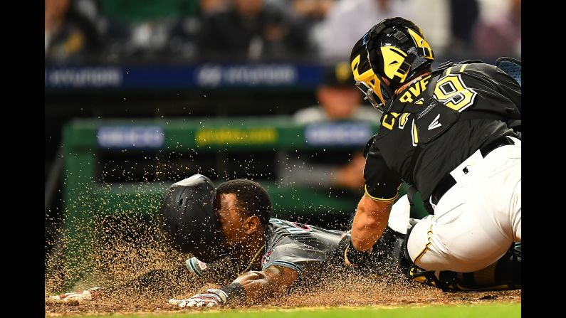 Jarrod Dyson of the Arizona Diamondbacks scores in front of Francisco Cervelli of the Pittsburgh Pirates during the sixth inning at PNC Park in Pittsburgh, Pennsylvania, on Tuesday, April 23.
