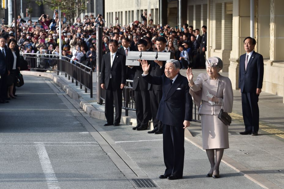 Akihito and Michiko wave after visiting the Jingu shrine in Ise, Japan, in April 2019.