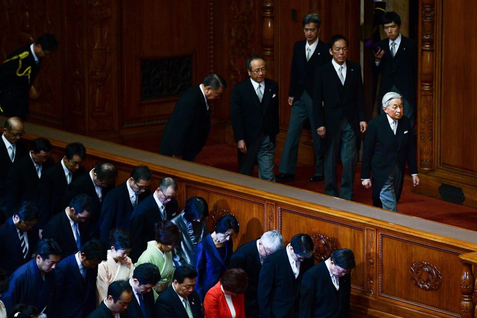 Akihito arrives for a speech at the Diet in January 2019.