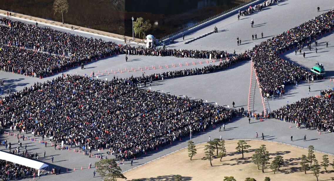 Akihito's final New Year's greetings draws a huge crowd at the Imperial Palace in Tokyo in January 2019.