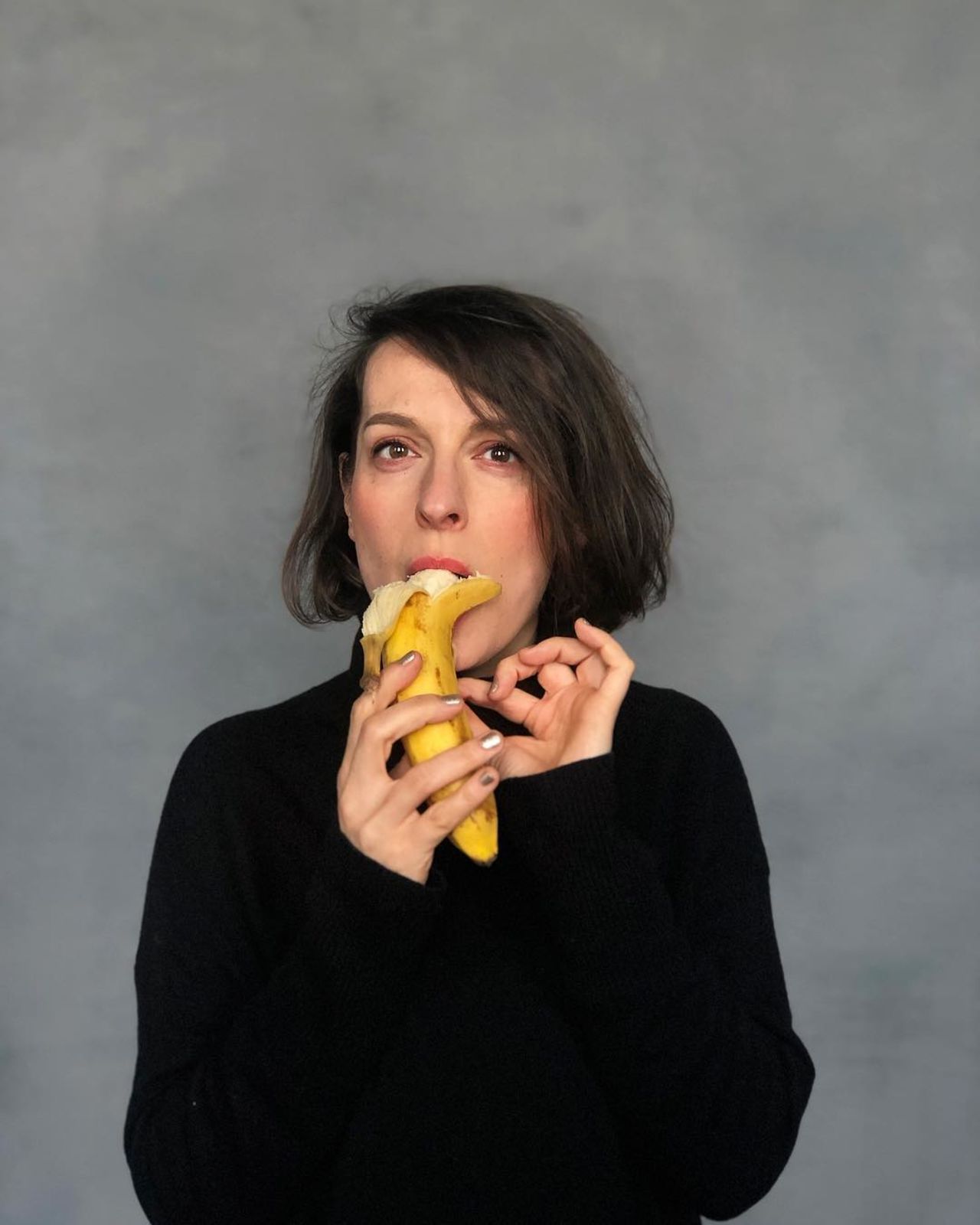 Sylwia Kowalczyk, a Polish photographer now based in Scotland, posted a photo of herself on Instagram eating a banana in protest against the museum's decision. 