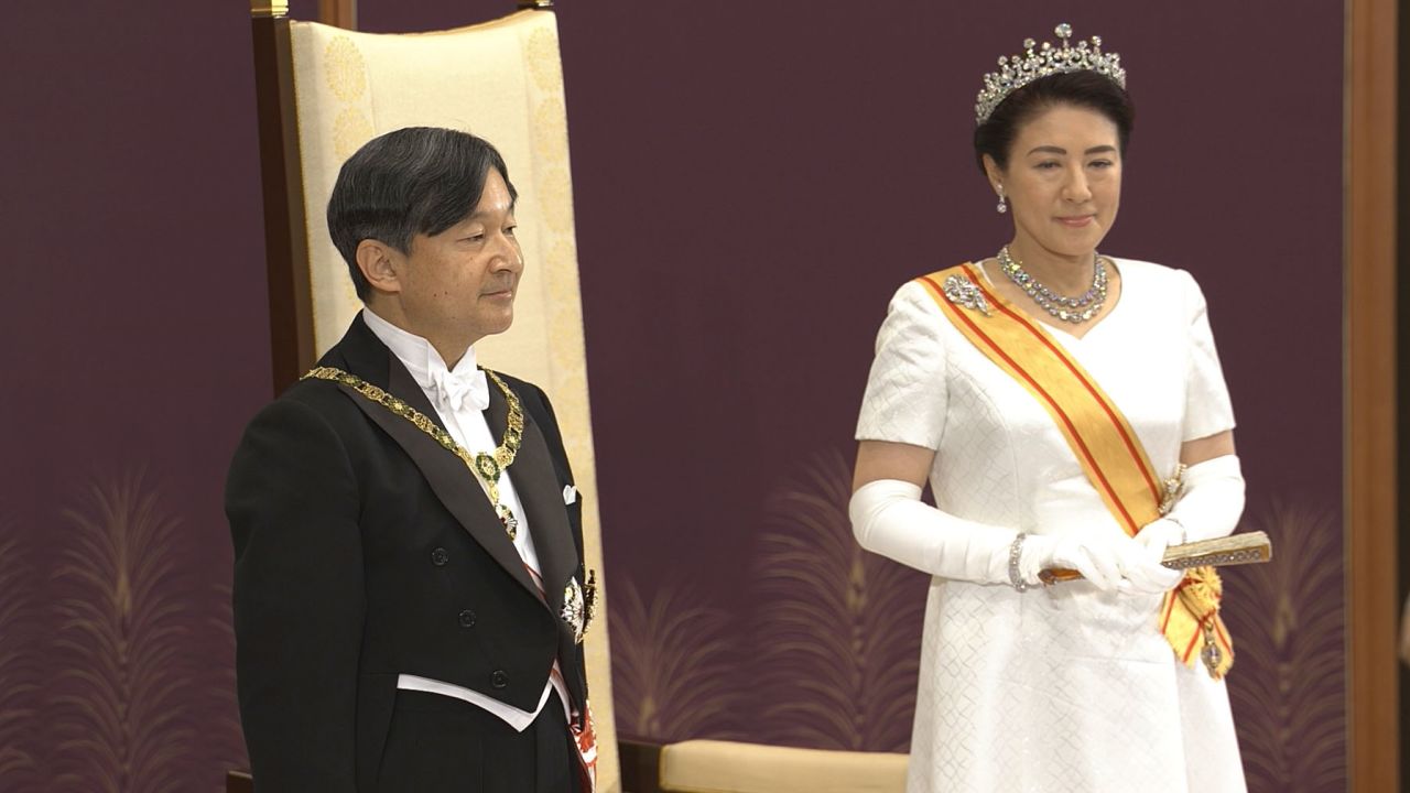 Emperor Naruhito stands with his wife, Empress Masako at a ceremony in the State Hall of Tokyo's Imperial Palace. 