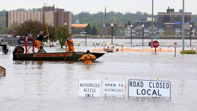 Davenport Flooding: Water Rushes Through Streets After Mississippi ...