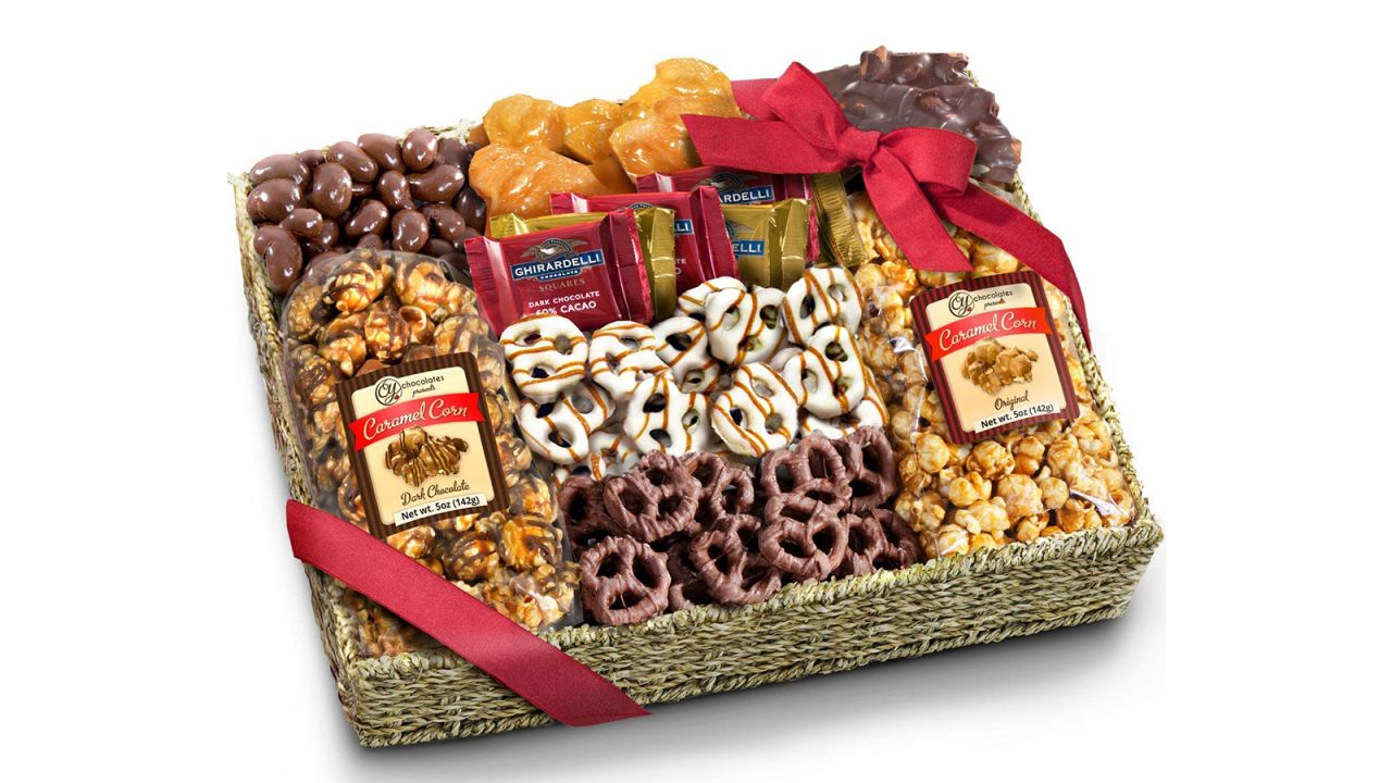 <strong>Golden State Fruit Chocolate, Caramel and Crunch Grand Gift Basket ($37; </strong><a href="https://amzn.to/2DHH5F1" target="_blank" target="_blank"><strong>amazon.com</strong></a><strong>)</strong><br />For the mom who loves her sweets, this gift basket is full of sweet and crunchy snacks<br />