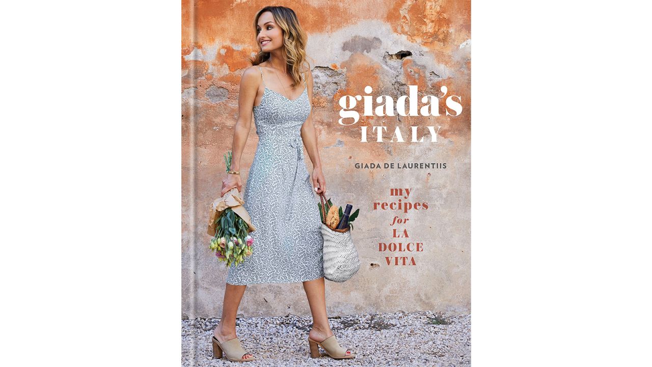 <strong>Giada's Italy: My Recipes for La Dolce Vita ($19.26; </strong><a href="https://amzn.to/2DHIH1x" target="_blank" target="_blank"><strong>amazon.com</strong></a><strong>)</strong><br />Give mom the gift of Italian recipes from the queen of Italian cooking herself, Giada De Laurentiis
