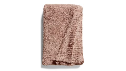 CozyChic™ Throw ($147; <a href="https://click.linksynergy.com/deeplink?id=Fr/49/7rhGg&mid=1237&u1=0430giftsformom&murl=https%3A%2F%2Fshop.nordstrom.com%2Fs%2Fbarefoot-dreams-cozychic-throw%2F5313596" target="_blank" target="_blank">nordstrom.com</a>)<br />