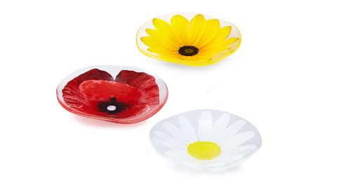 Wavy Flower Bowls ($55; <a href="https://www.uncommongoods.com/product/wavy-flower-bowls" target="_blank" target="_blank">uncommongoods.com</a>)