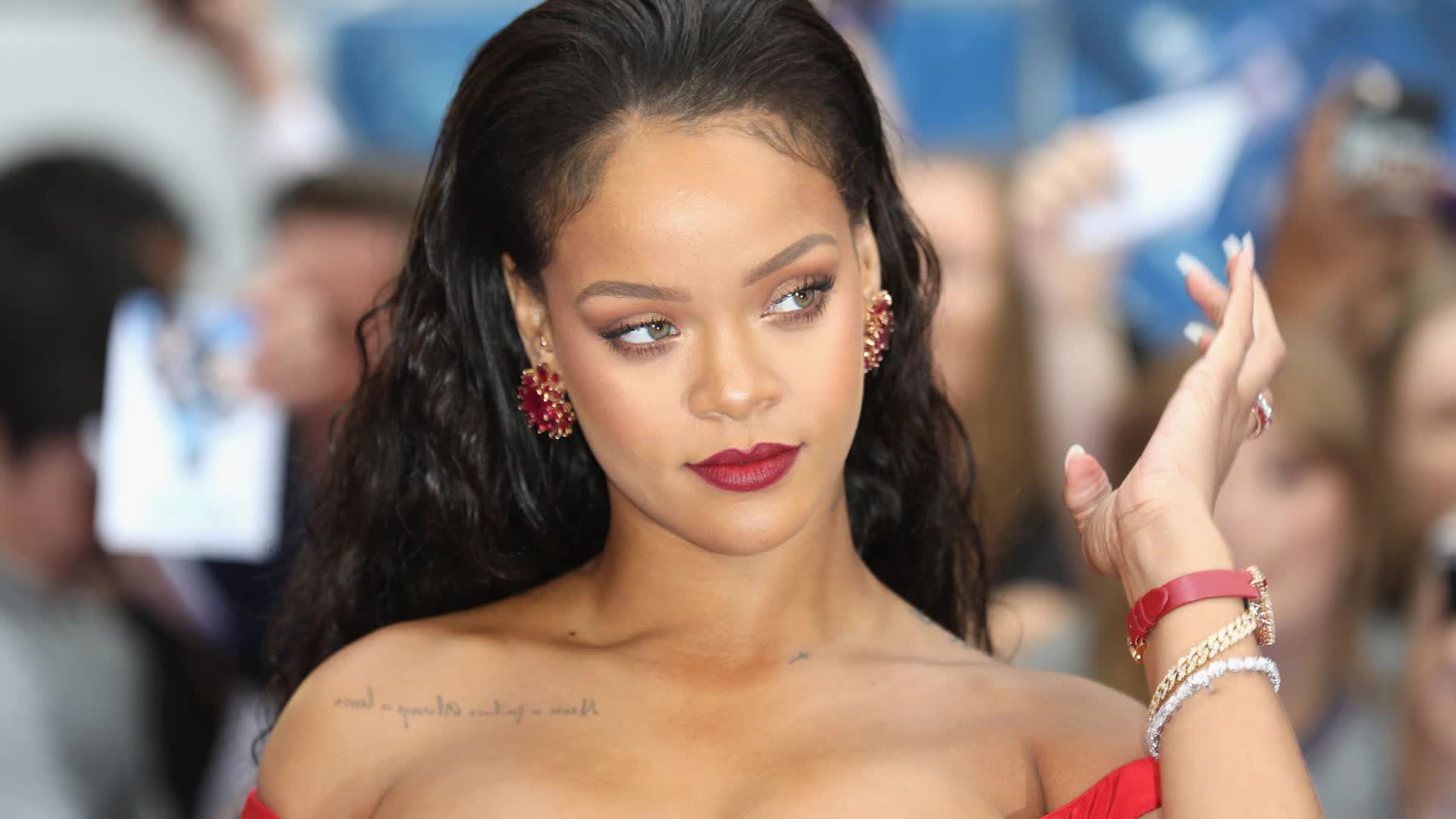 Rihanna Launching Fashion Brand with LVMH – WWD