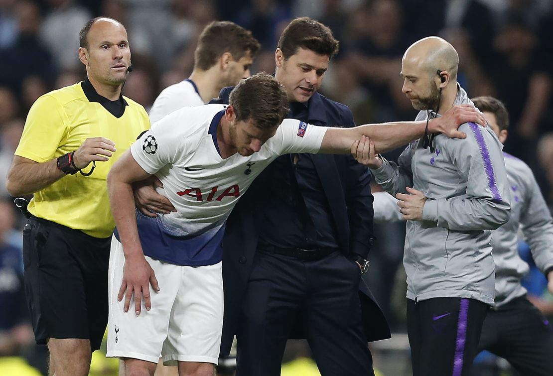 Vertonghen had to be helped off the pitch by his manager, Mauricio Pochettino.