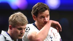 LONDON, ENGLAND - APRIL 30:  Jan Vertonghen of Tottenham Hotspur is injured during the UEFA Champions League Semi Final first leg match between Tottenham Hotspur and Ajax at at the Tottenham Hotspur Stadium on April 30, 2019 in London, England. (Photo by Laurence Griffiths/Getty Images)