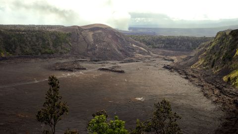 Kilauea volcano crater, Hawaii Volcanoes National Park, Big Island of Hawaii 