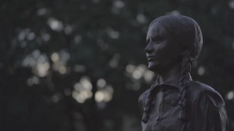 A statue of Eva Heyman in Romania.