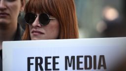 A journalist holds a placard reading "free media" during a demonstration for the World Press Freedom Day on the Istiklal avenue, in Istanbul, on May 3, 2017.
According to the P24 press freedom website on April 4, 2017, there are 141 journalists behind bars in Turkey, most of whom were detained as part of the state of emergency imposed after the failed coup.