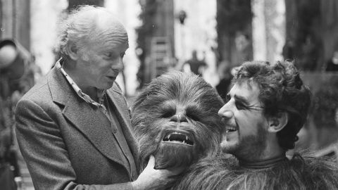 01 peter mayhew