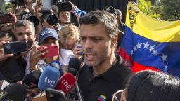CARACAS, VENEZUELA - MAY 02: Opposition Leader Leopoldo Lopez speaks to the media at the gate of the Spanish ambassador's residence on May 02, 2019 in Caracas, Venezuela. Leopoldo Lopez and his family have been received as a guests by Spanish Ambassador Jesús Silva Fernández after pro-Guaidó military forces released him from house arrest. Spanish authorities confirmed opposition leader Lopez has not asked for political asylum although courts answering to Nicolás Maduro have ordered his detention. (Photo by Rafael Briseño/Getty Images)