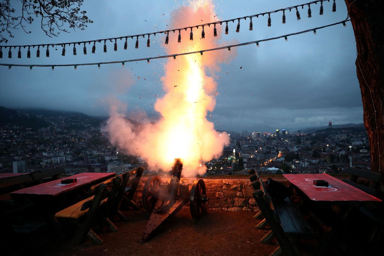With the traditional firing from the cannon located at Yellow Fortress in Bosnia and Herzegovina's capital Sarajevo, the Muslim holy month of Ramadan started with sunset on Sunday, May 5, 2019. 