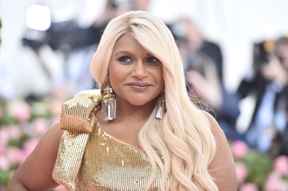 "The Office" star Mindy Kaling was one of several attendees to wear gold on the red carpet, arriving in a sparkling Moschino dress. She also surprised onlookers with an eye-catching new platinum blonde hairdo. 