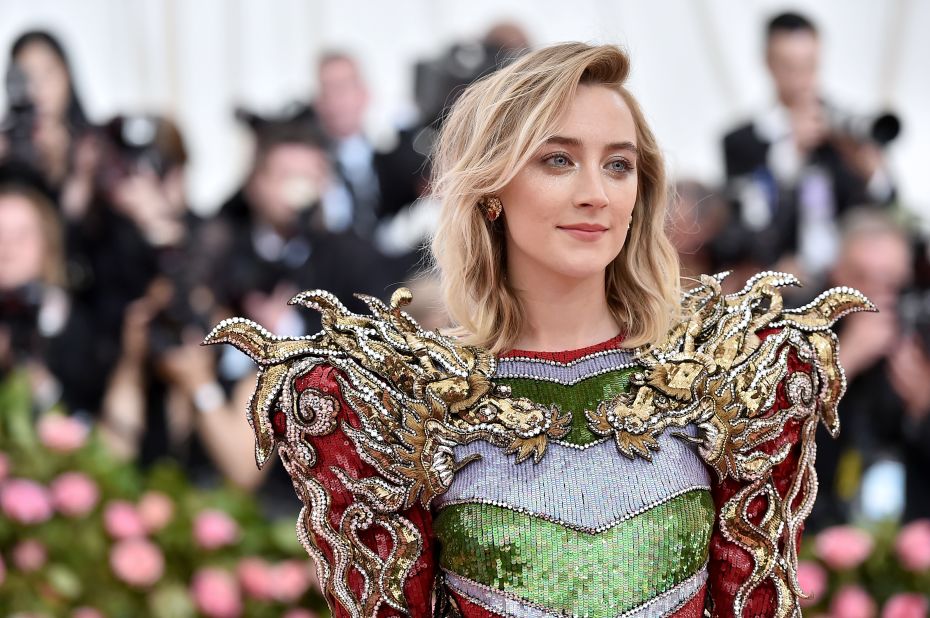 Saoirse Ronan arrived in a sequined dress by Gucci.