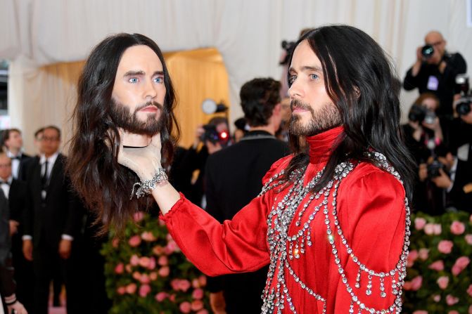 Jared Leto went with himself to this year's Met Gala. Well, sort of. Leto arrived with a mannequin of his head, apparently inspired by Gucci's Fall-Winter 2018 show, where the fashion house sent models down the runway with heads.