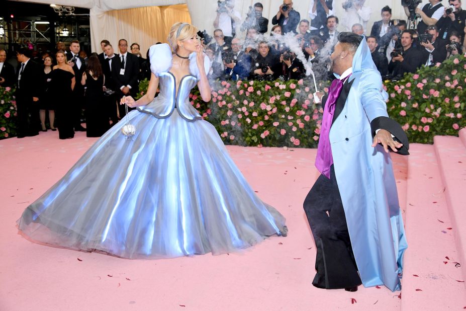 Actress Zendaya initially appeared to be wearing a black gown. But as she walked up the stairs, her stylist, Law Roach, waved a wand and transformed her Tommy Hilfiger dress into a glowing version of the iconic baby blue gown worn by Cinderella.