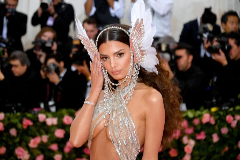 Model Emily Ratajkowski wore a custom nude and silver embroidered cut-out gown by Dundas. She topped off the look with a crystal and feather headpiece by House of Malakai.