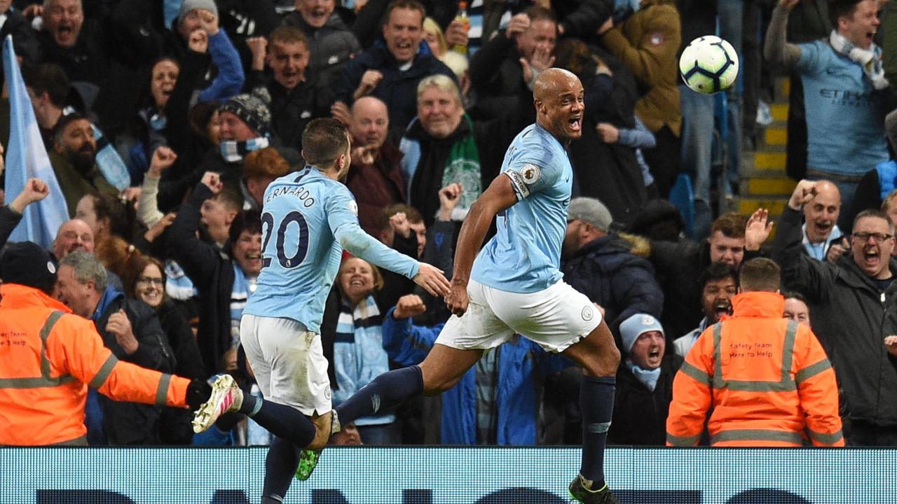 Vincent Kompany celebrates scoring the winning goal against Leicester City.