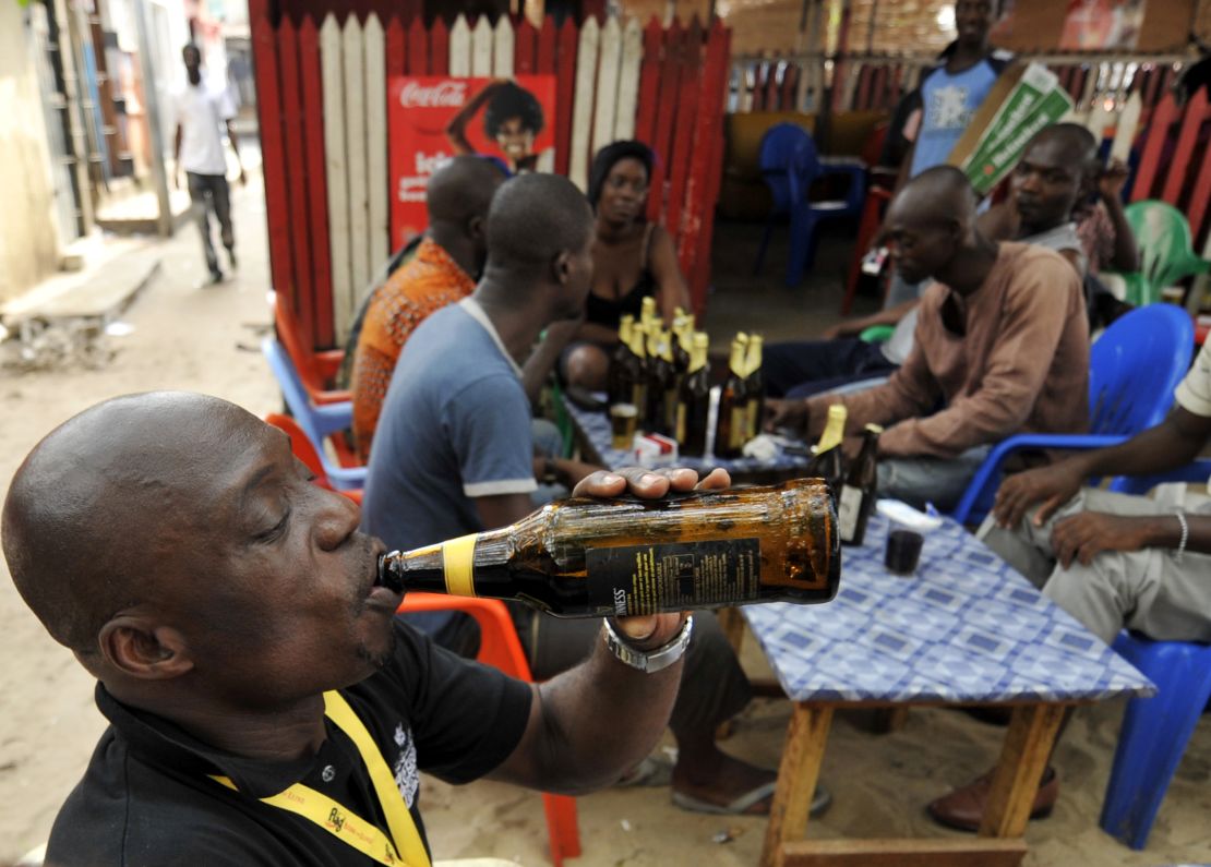 In Abidjan, enjoy people-watching as you drink a beer outside (typically 22-ounce servings are the norm) and just hang out. 