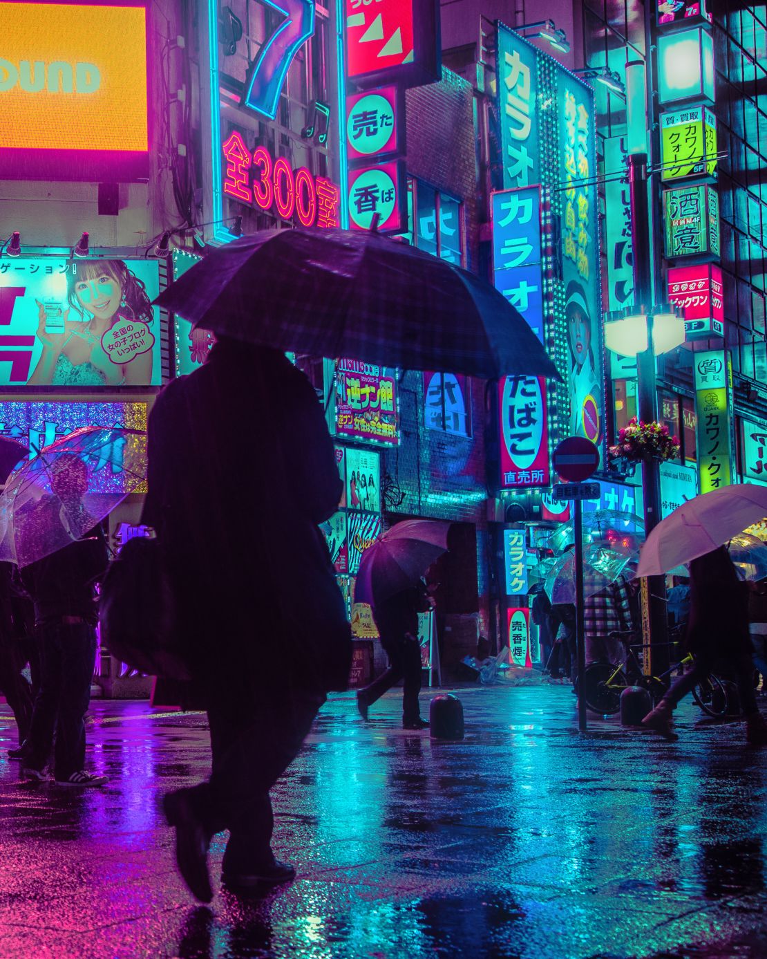 Wong often plays with the effect of neon lights in his photos. 