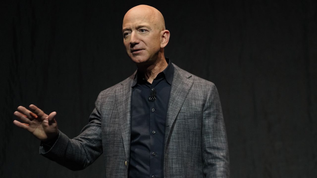 Bezos speaks prior to making his announcement.