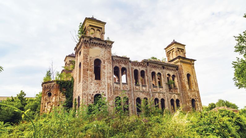 <strong>Synagogue, Vidin, Bulgaria: </strong>This Bulgarian synagogue was built in 1894, but was abandoned following the Second World War -- when many Bulgiarian Jews left Bulgaria. The country's Communist government planned to repurpose the building, but it never happened -- instead, the building was abandoned in 1989 when the regime collapsed.