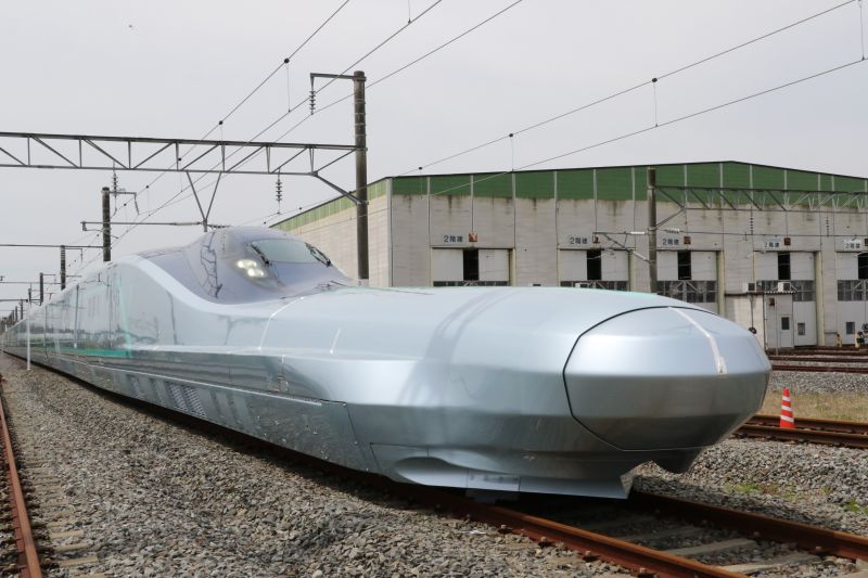 Japan Tests World’s Fastest Bullet Train, The ALFA-X | CNN