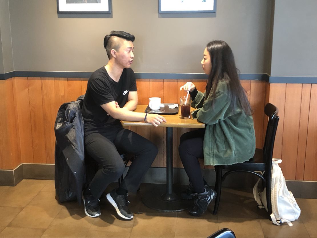 College students Kim Joon-hyup and Kim Min-ye are completing their dating assignment, in which students are paired with random partners to go on four-hour-long dates.