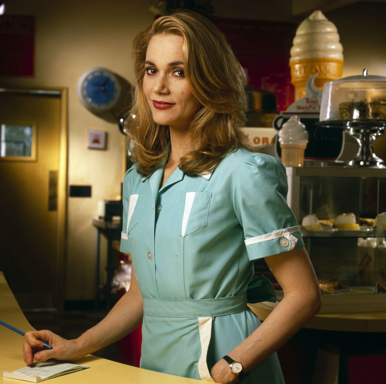<a href="https://www.cnn.com/2019/05/12/us/peggy-lipton-dies-of-cancer/index.html" target="_blank">Peggy Lipton</a>, an award-winning actress who starred in the television shows "Mod Squad" and "Twin Peaks," died of cancer on May 11. She was 72.