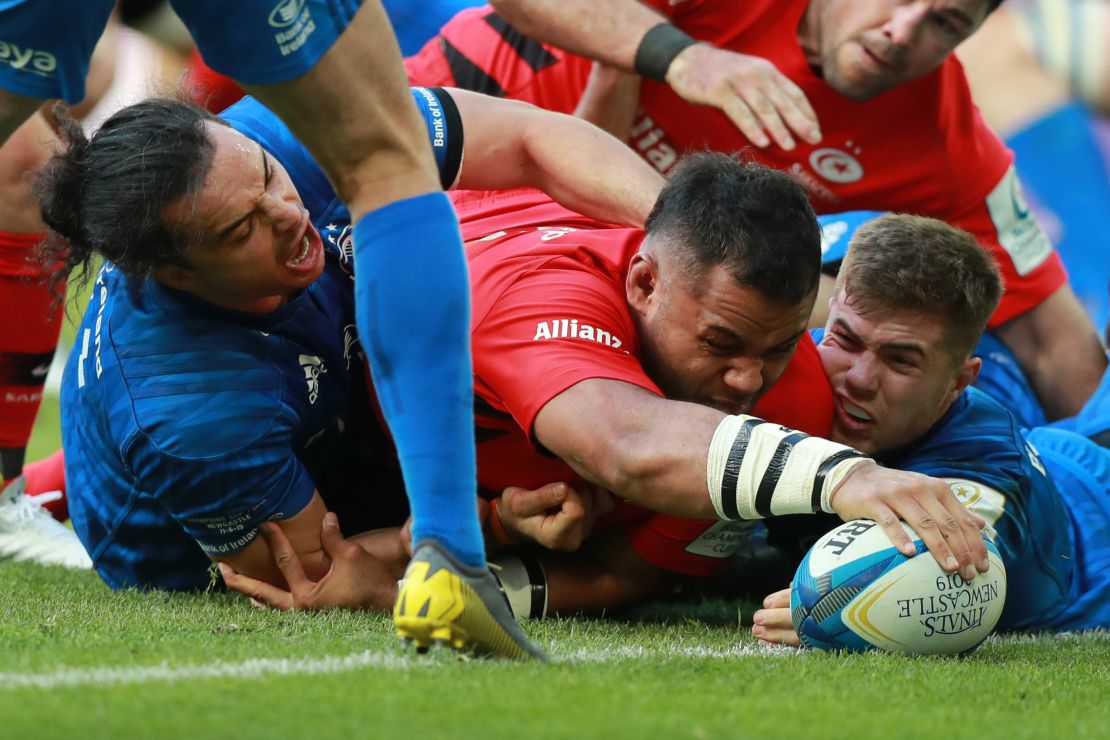 Billy Vunipola reaches out to score Saracens' match-winning try