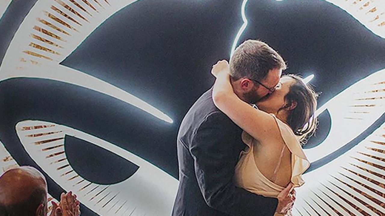 An image from Taco Bell's wedding site advertising their services depicts a couple getting married.