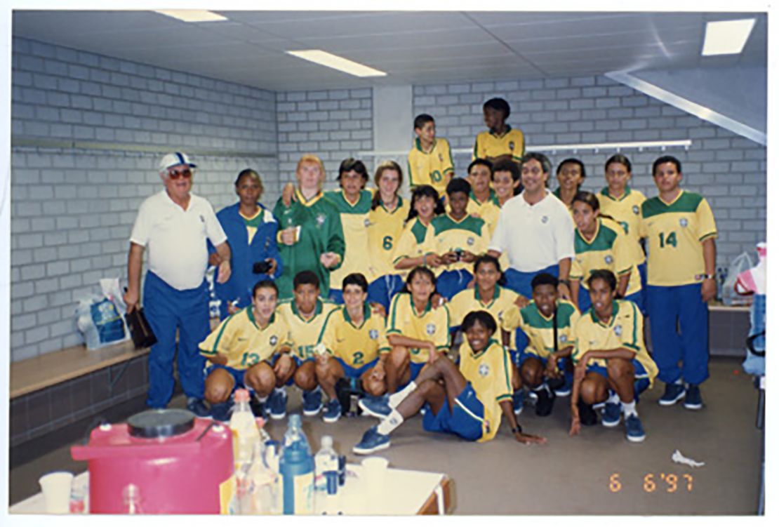 Another picture from the Brazilian Football Museum archives. Sissi with the Brazilian national team in 1997.