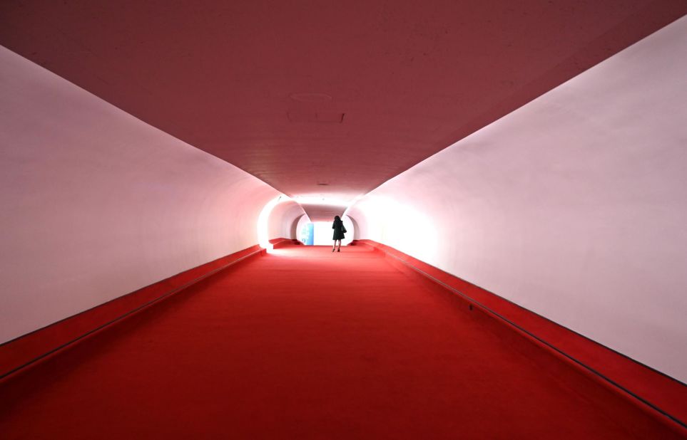 <strong>Cool corridor: </strong>The hotel's stylish Saarinen Wing is named after architect Eero Saarinen who designed the TWA Flight Center.