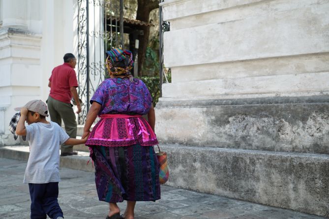 <strong>Vivid scenes:</strong> Sunshine, colorful textiles and brightly painted buildings make Antigua a feast for the eyes.