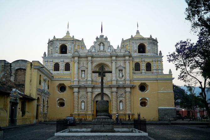 <strong>La Merced Church:</strong> The striking yellow Iglesia Merced is one of numerous churches worth exploring.