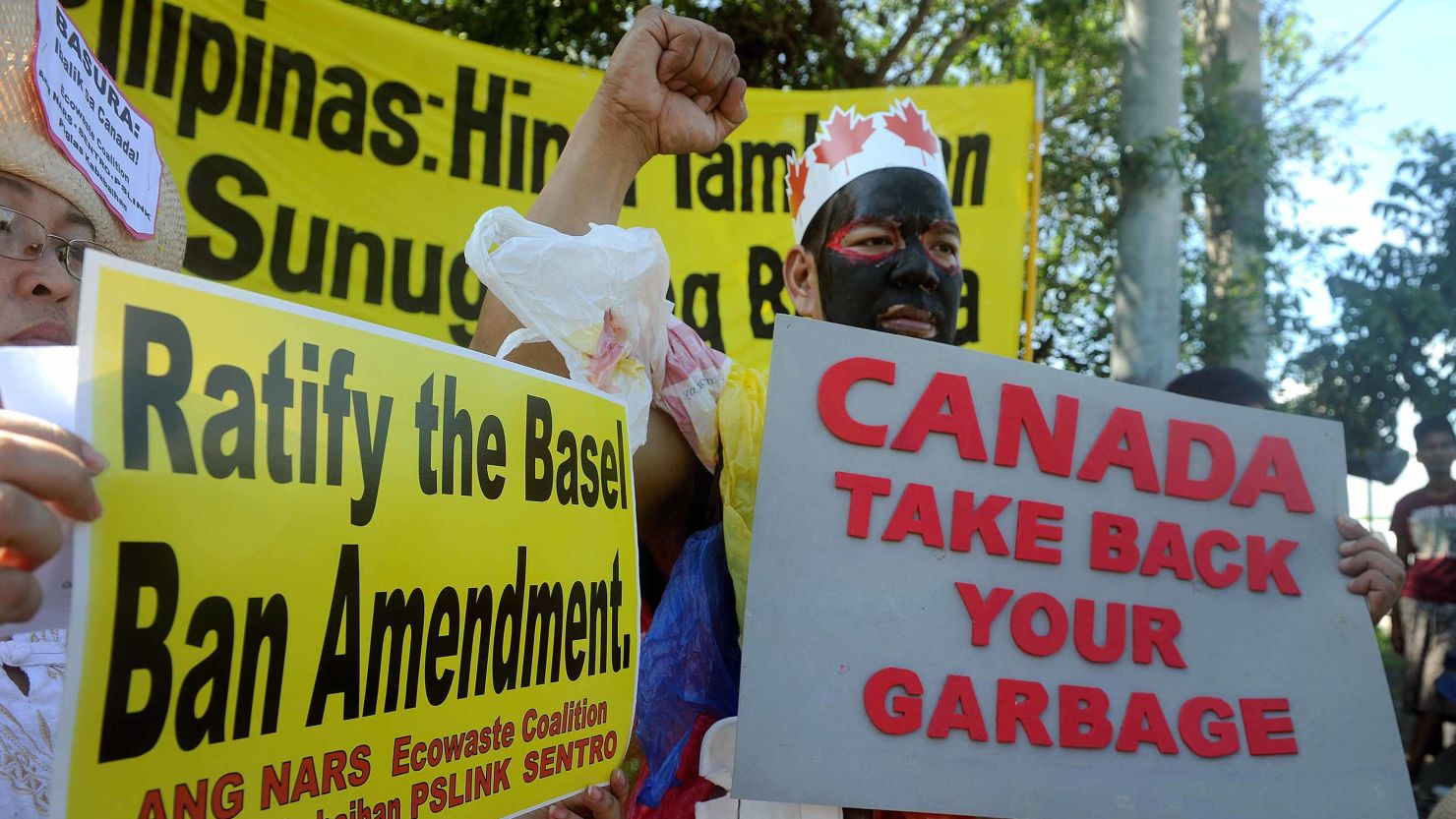 Environmental activists rally outside the Philippine Senate in Manila on September 9, 2015, to demand that scores of containers filled with household rubbish be shipped back to Canada.