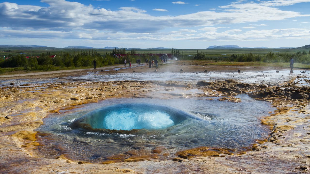 The oldest account of these geothermal fields date back to 1294.